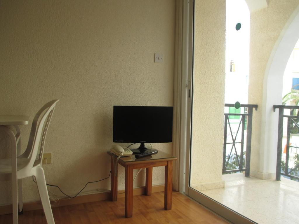 Pasianna Hotel Apartments Larnaca Room photo